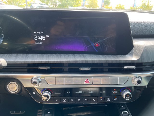 Used 2024 Kia Telluride SX Prestige w/ Towing Package AWD/4WD image 8