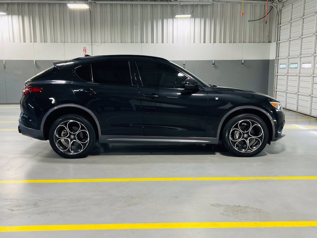 Used 2023 Alfa Romeo Stelvio Ti AWD/4WD image 22