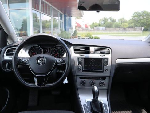 Used 2017 Volkswagen Golf S image 11