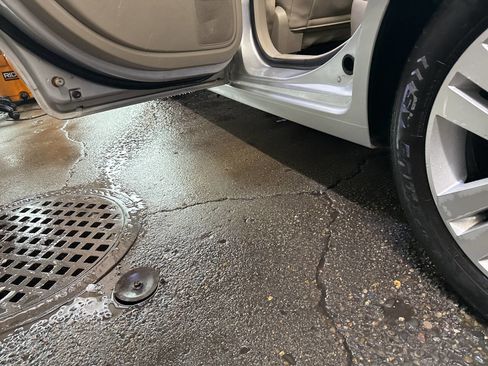 Used 2009 Ford Fusion SEL image 12