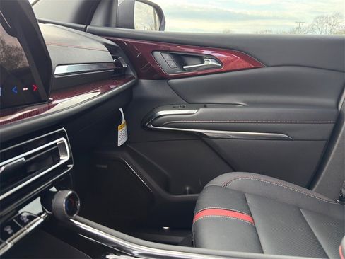 Used 2026 Chevrolet Traverse RS image 22