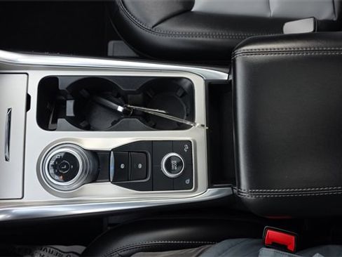 Used 2022 Ford Explorer XLT w/ Equipment Group 202A image 23