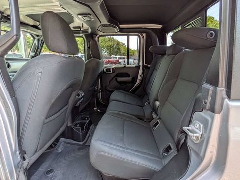 Used 2021 Jeep Gladiator Sport AWD/4WD image 15