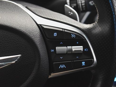 Used 2023 Genesis G70 2.0T image 25