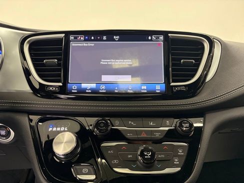 New 2026 Chrysler Pacifica Limited FWD image 14