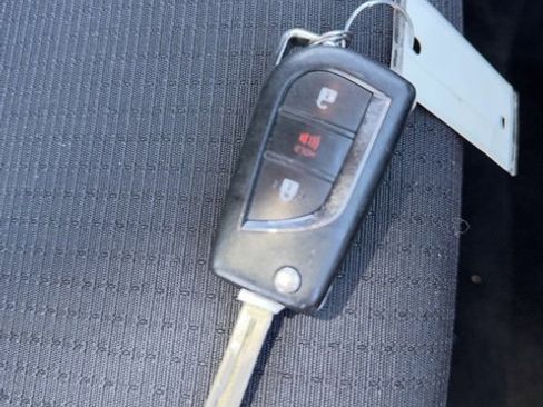 Used 2018 Toyota C-HR XLE image 22