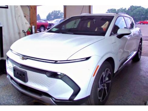 Used 2024 Chevrolet Equinox EV LT FWD image 1