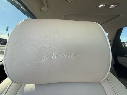 Used 2024 Buick Enclave Avenir w/ Avenir Technology Package image 23