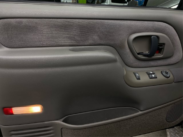 Used 1998 Chevrolet Silverado 3500 4x4 Extended Cab w/ Preferred Equipment Group 2 image 25
