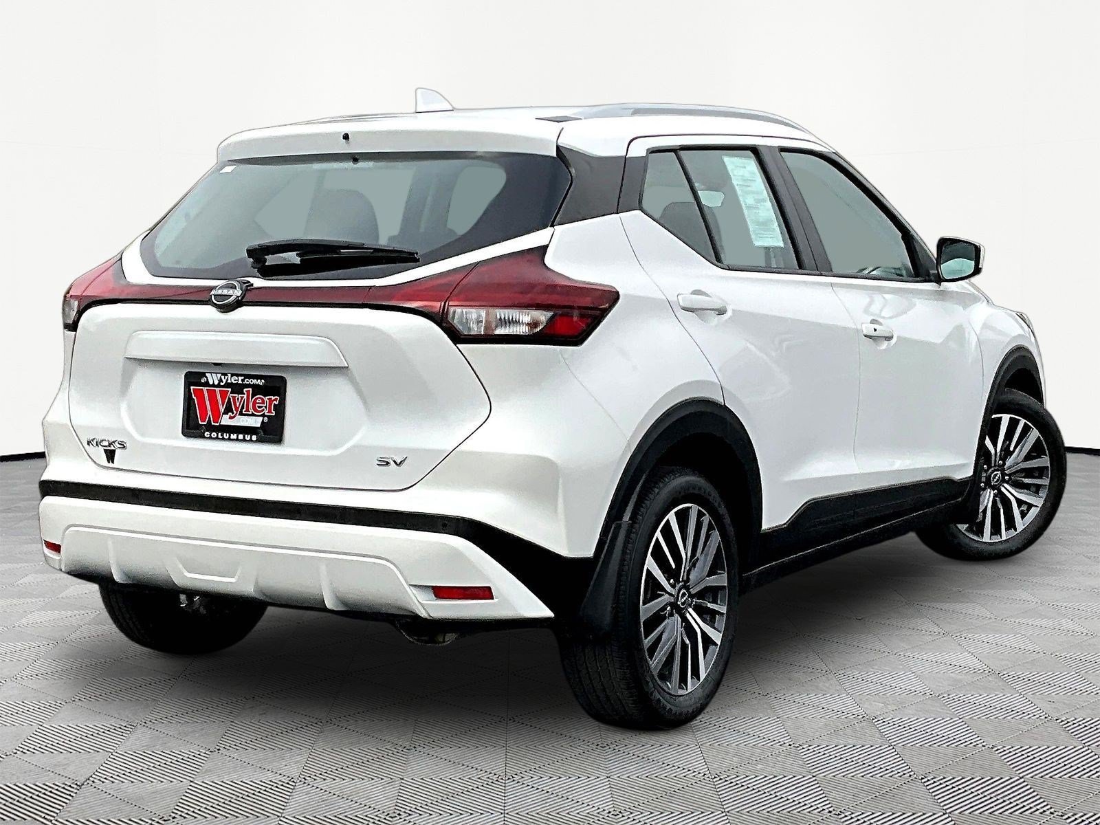 Used 2024 Nissan Kicks SV FWD image 6