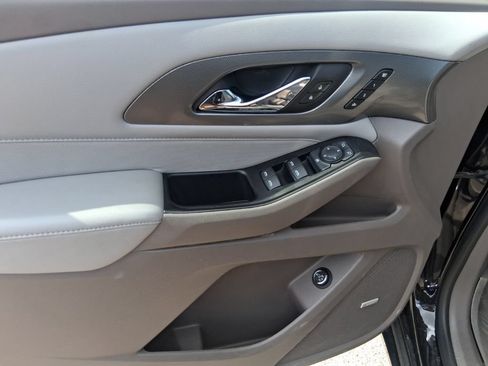 Used 2018 Chevrolet Traverse Premier w/ Driver Confidence II Package FWD image 10