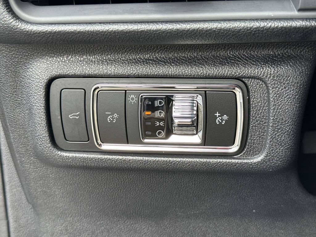 Used 2023 Lincoln Corsair FWD image 39