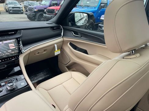 New 2026 Jeep Grand Cherokee L Limited image 27