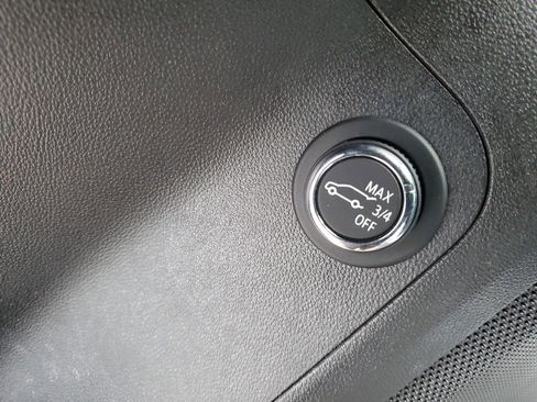 Used 2020 GMC Acadia SLE w/ Driver Convenience Package image 29