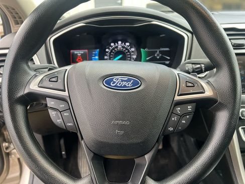 Used 2019 Ford Fusion SE AWD/4WD image 14