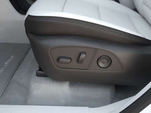 New 2026 GMC Acadia Denali w/ Super Cruise Package image 11