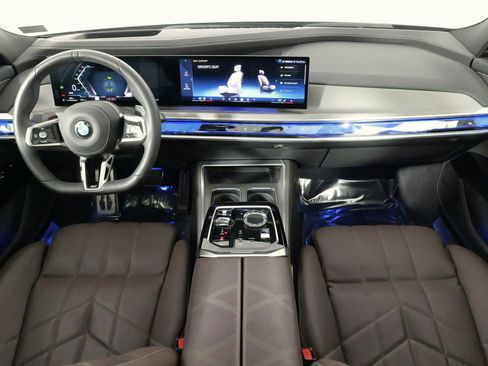 Used 2023 BMW 760i xDrive w/ Executive Package image 43