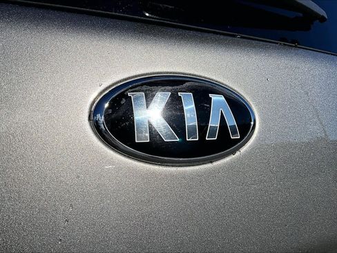 Used 2018 Kia Soul + image 9