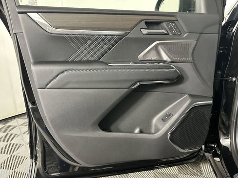 New 2025 GMC Acadia Denali w/ Super Cruise Package image 8