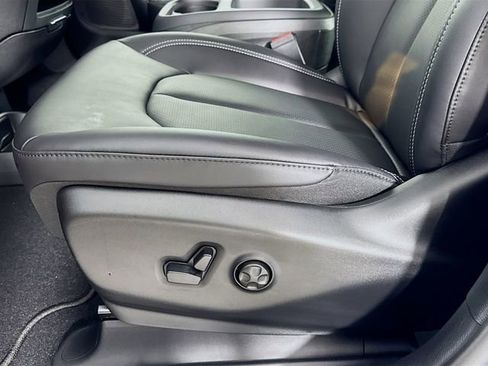 New 2026 Chrysler Pacifica Select image 21