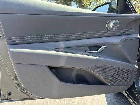 New 2025 Hyundai Elantra SEL image 28