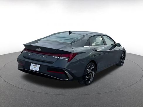 Used 2025 Hyundai Elantra SEL image 14