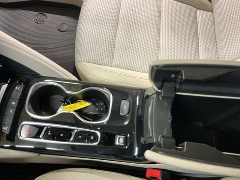 Used 2022 Buick Envision Preferred image 7