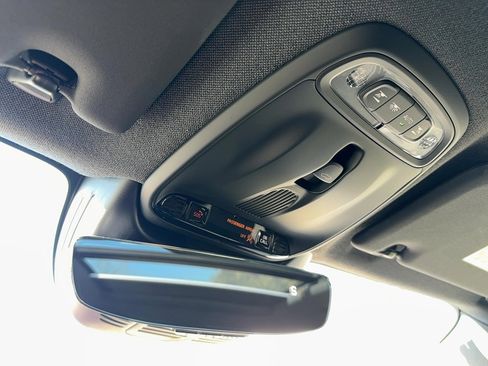 Used 2019 Volvo XC40 T5 R-Design image 26