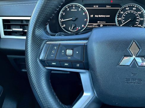 Used 2024 Mitsubishi Outlander SE image 11
