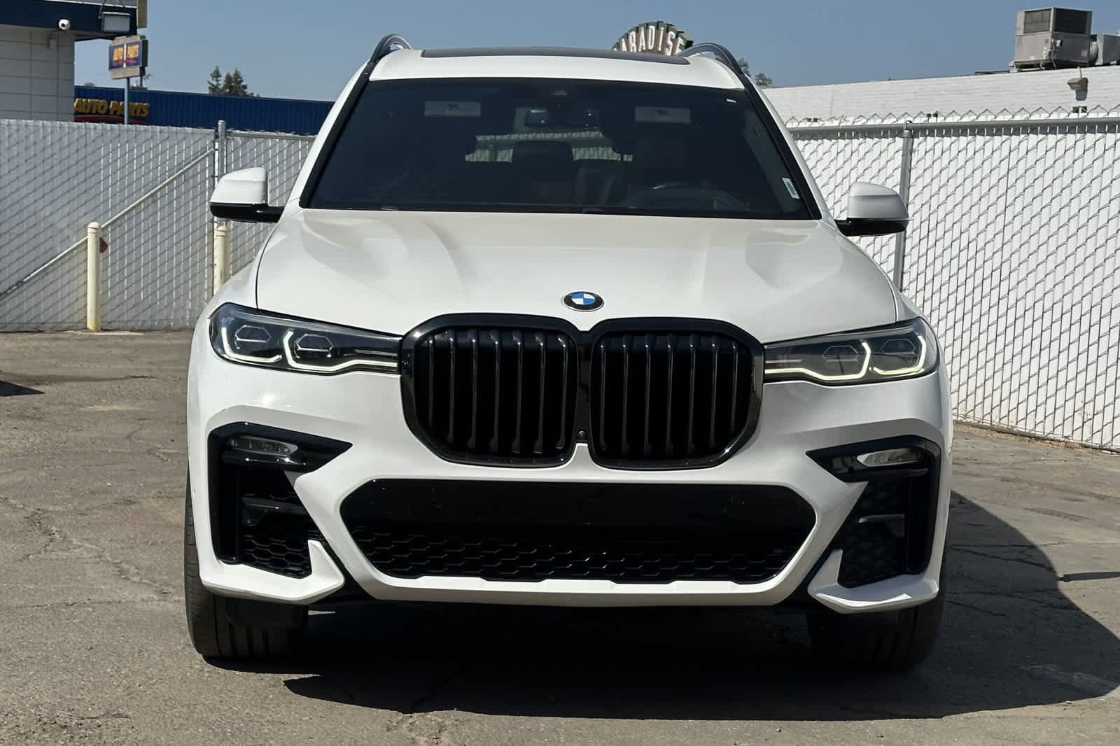 Used 2022 BMW X7 xDrive40i w/ M Sport Package AWD/4WD image 10