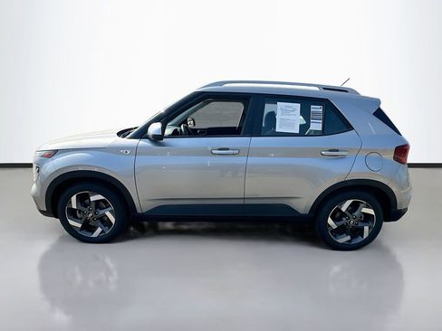 Used 2023 Hyundai Venue SEL FWD image 4