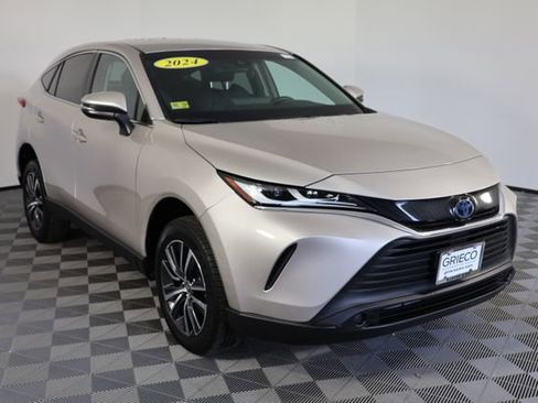 Used 2024 Toyota Venza LE image 1