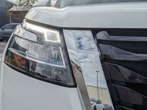 Used 2022 Nissan Pathfinder SV image 11