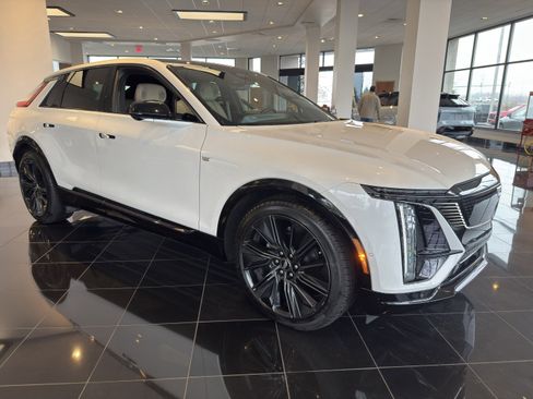 Certified 2024 Cadillac Lyriq Sport w/ Nappa Leather Package image 9