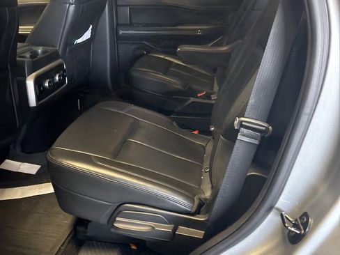 Used 2022 Ford Expedition XLT image 13