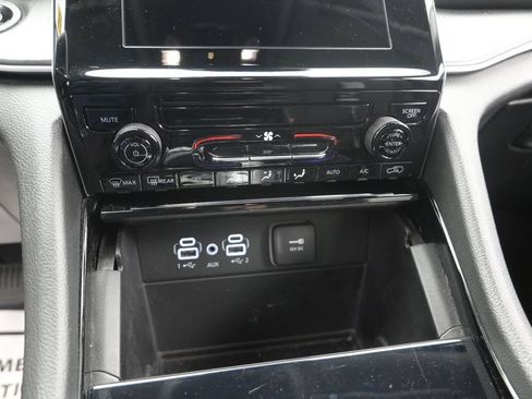 Used 2023 Jeep Grand Cherokee Laredo RWD image 14