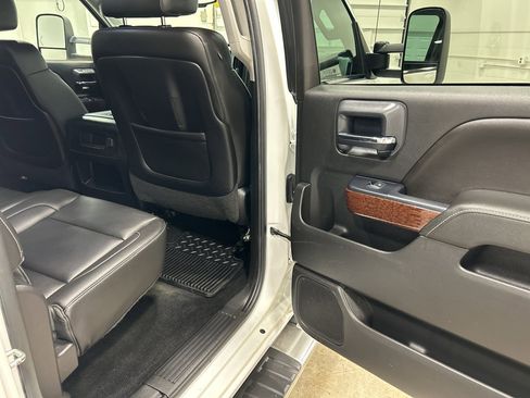 Used 2015 GMC Sierra 2500 SLT w/ Duramax Plus Package AWD/4WD image 25