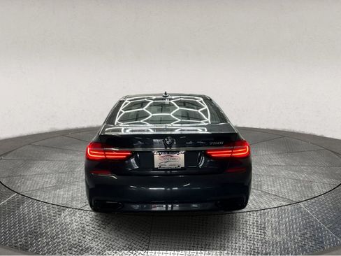 Used 2017 BMW 750i image 7