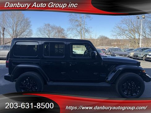 Used 2021 Jeep Wrangler Unlimited Sahara image 6
