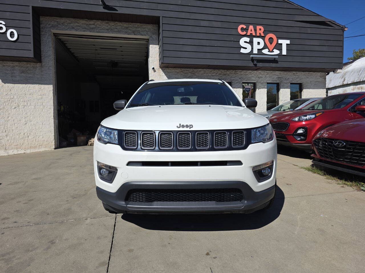 Used 2021 Jeep Compass Latitude AWD/4WD image 2