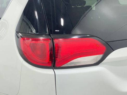 Used 2018 Chrysler Pacifica Touring-L Plus image 36