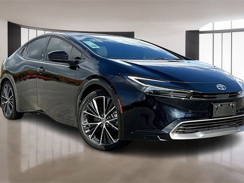 Used 2024 Toyota Prius XLE image 3