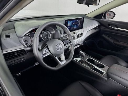 New 2026 Nissan Altima 2.5 SR FWD image 9