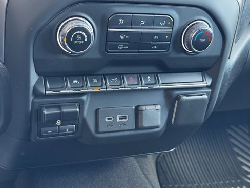 Used 2023 Chevrolet Silverado 1500 Custom image 31