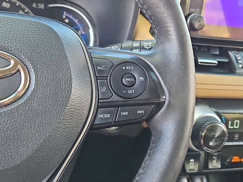 Used 2023 Toyota RAV4 XLE Premium image 25