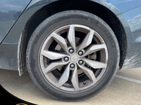 Used 2018 Chevrolet Impala LT FWD image 14