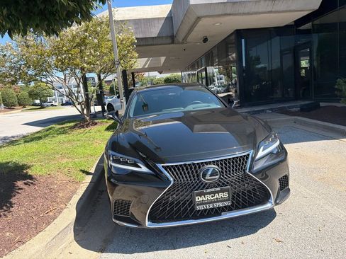 Certified 2024 Lexus LS 500 AWD w/ Luxury Package image 6
