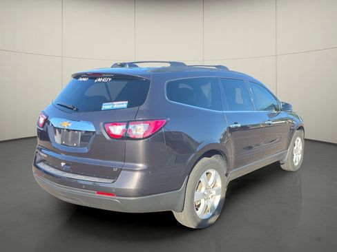 Used 2017 Chevrolet Traverse LT w/ Style and Technology Package image 8