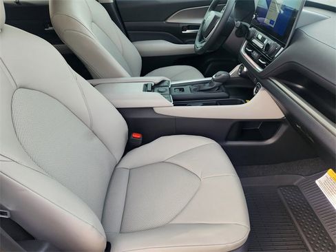 New 2026 Toyota Grand Highlander XLE image 10
