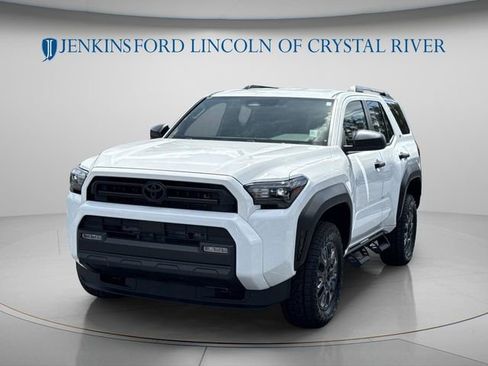 Used 2025 Toyota 4Runner SR5 AWD/4WD image 11